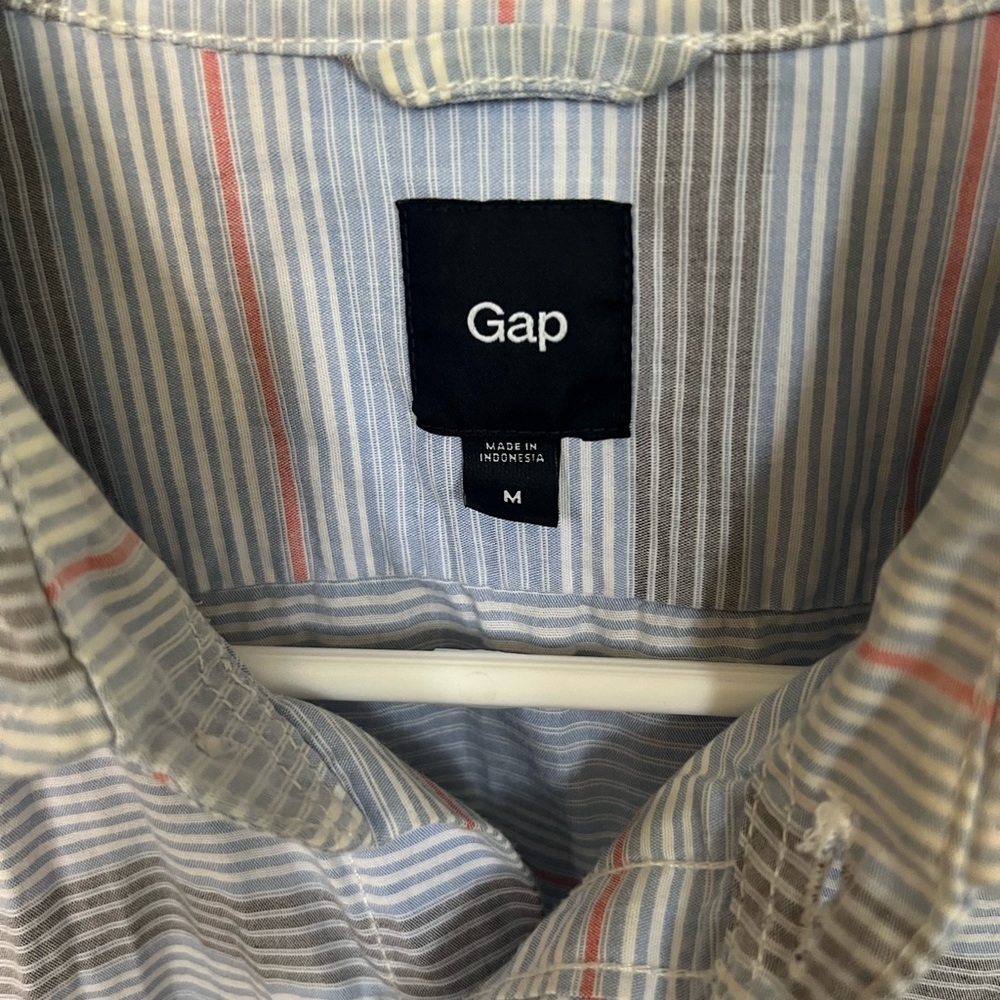 Gap striped long sleeve button down shirt
